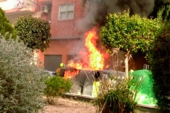 Arden m&aacute;s contenedores en Elda