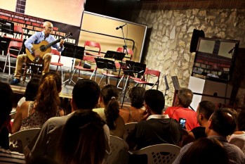 El 18&ordm; Festival Internacional de Guitarra Jos&eacute; Tom&aacute;s, Villa de Petrer, se present&oacute; en el Horno Cultural