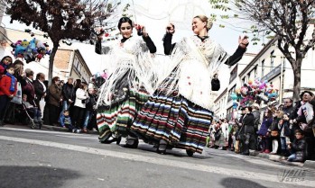Bailes, juegos y tradici&oacute;n triunfan en la Media Fiesta de Elda