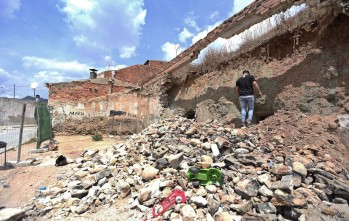 Aparece una casa cueva casi centenaria al caer un muro en La Tafalera
