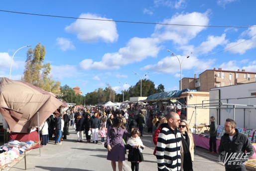 Los eldenses cumplen con la tradici&oacute;n de "feriar" el d&iacute;a de la Inmaculada