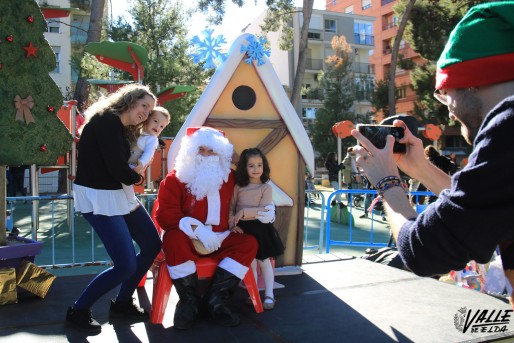 Pap&aacute; Noel ha visitado la Plaza Castelar para recoger los deseos de los m&aacute;s peque&ntilde;os