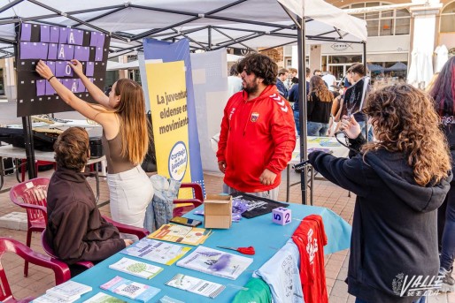 Los j&oacute;venes llegan a la Plaza Mayor con la Feria del asociacionismo y ocio