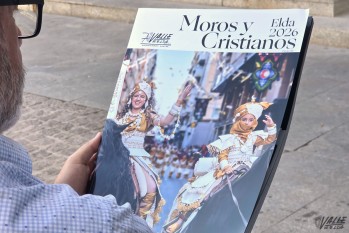 La revista fotogr&aacute;fica de Moros y Cristianos roza el pleno de ventas y encara sus &uacute;ltimos ejemplares