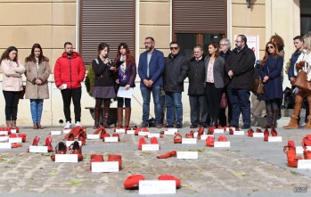 Zapatos rojos en Elda para visibilizar cada v&iacute;ctima de la violencia machista en Espa&ntilde;a