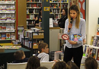 La petrerense Isa Romero present&oacute; su &aacute;lbum ilustrado Cienmanos