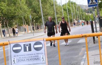 Cierran parte de la avenida de Ronda para hacer deporte y pasear