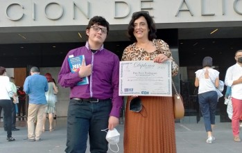 Pau Ruiz Rodr&iacute;guez del IES Poeta Paco Moll&aacute; recibe un premio a los Mejores Relatos Breves Juveniles de la provincia de Alicante
