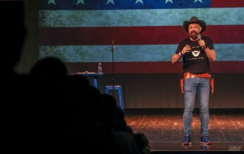 Goyo Jim&eacute;nez hizo re&iacute;r a carcajadas a un completo Teatro Castelar