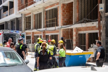 Un alba&ntilde;il se cae desde un tercero en Elda