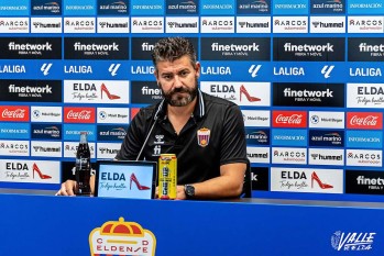 Fernando Est&eacute;vez: "Hemos puesto contra las cuerdas a un gran equipo, creo que la victoria habr&iacute;a sido justa"
