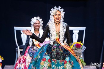 El Teatro Castelar acogi&oacute; la proclamaci&oacute;n de Carmen Cebri&aacute;n y Andrea La&iacute;n como Falleras Mayores de Elda 2024