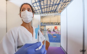 Los treinta&ntilde;eros acuden en su mayor&iacute;a a recibir la dosis contra el coronavirus